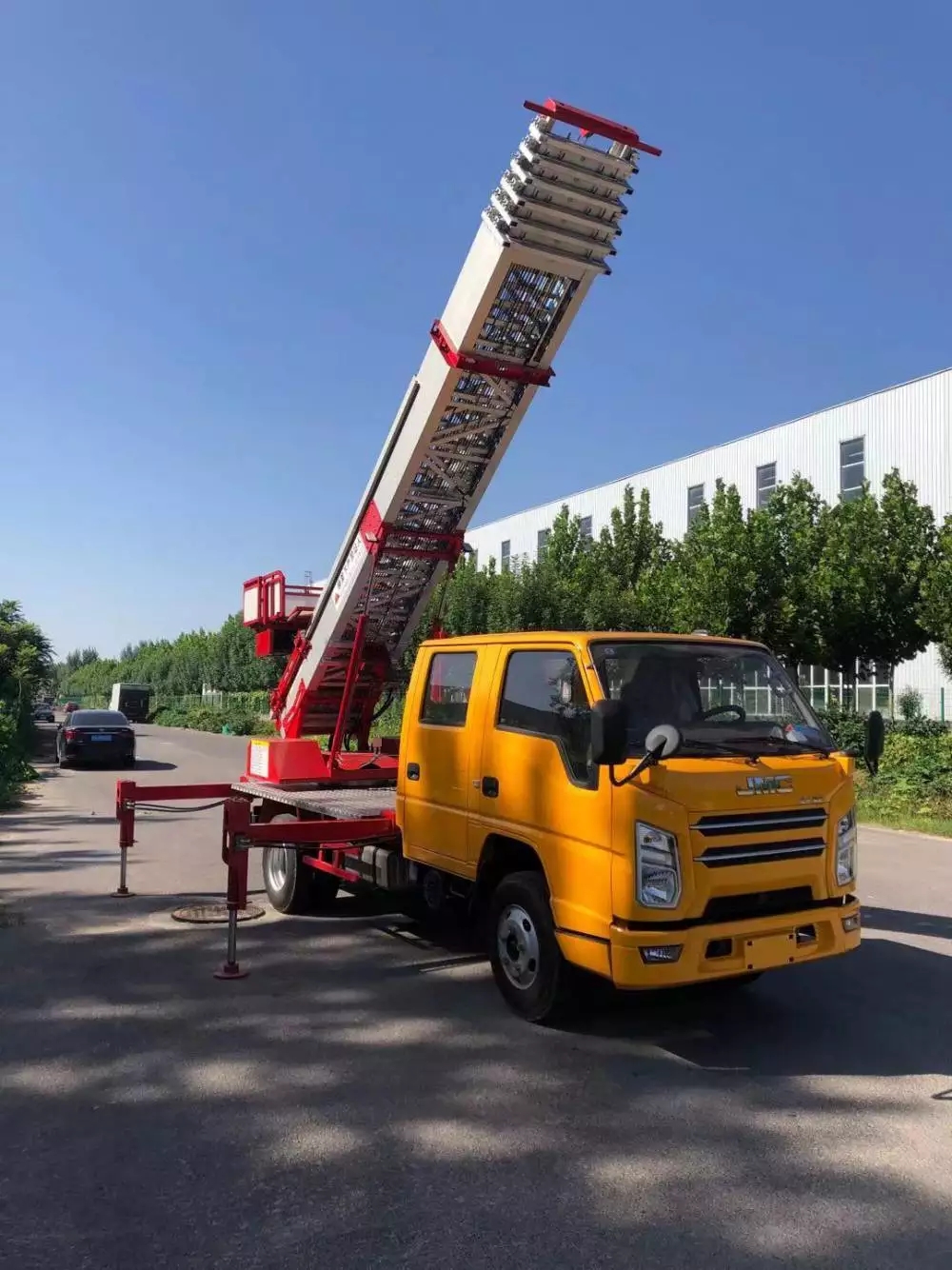 武汉附近的云梯车出租服务：轻松解决高空作业需求