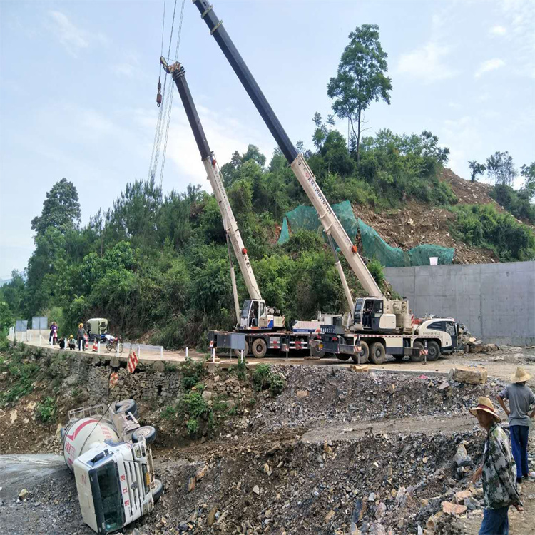 武汉汽车掉沟里叫吊车救援要多少钱