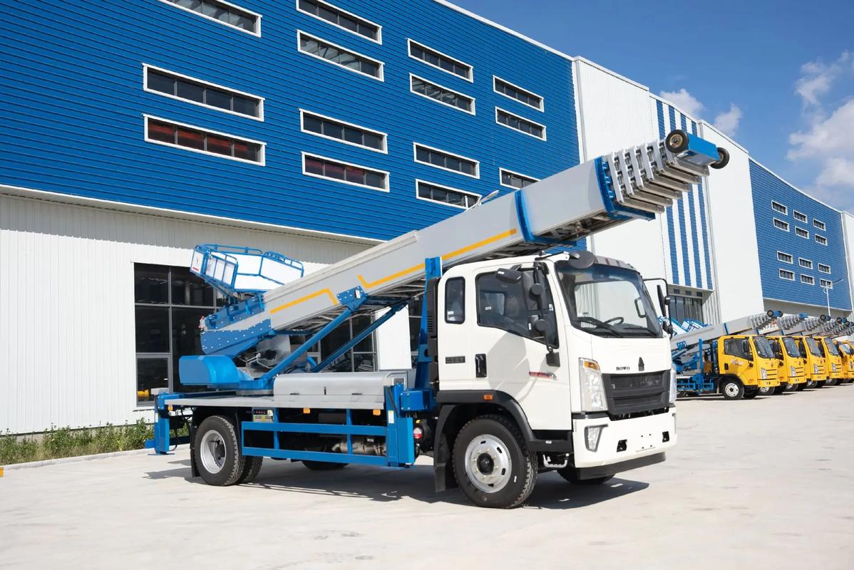 武汉出租云梯车高空作业车 建筑垃圾搬运